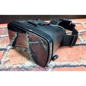 Tzumi Dream Vision VR Virtual Reality Headset w/Ear Buds! Fast Shipping!